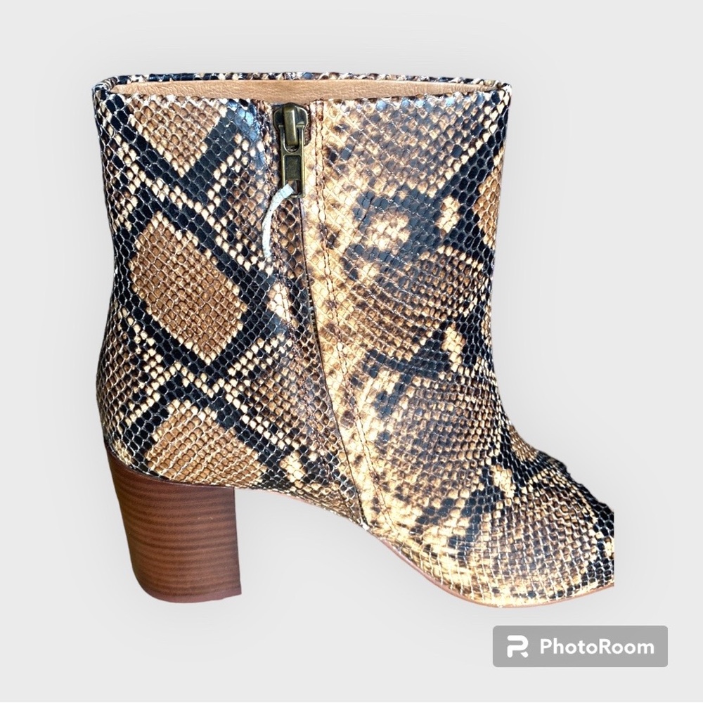 ❌SOLD❌The Fiona Boot in Snake Embossed Leather - Picture 12 of 14